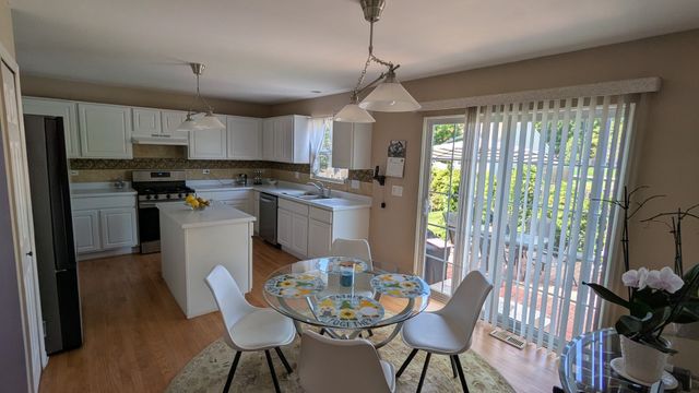 11025 Fairbluff Avenue, Huntley, IL 60142