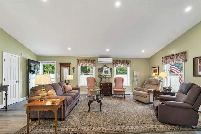 3 Carver Street, Franklin, NH 03235