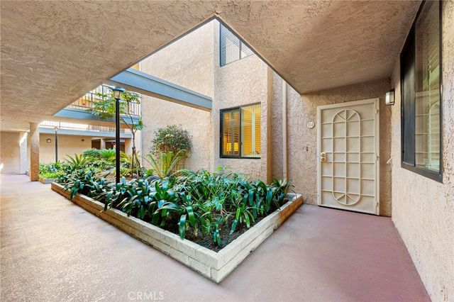 201 Bay Shore Avenue 104, Long Beach, CA 90803