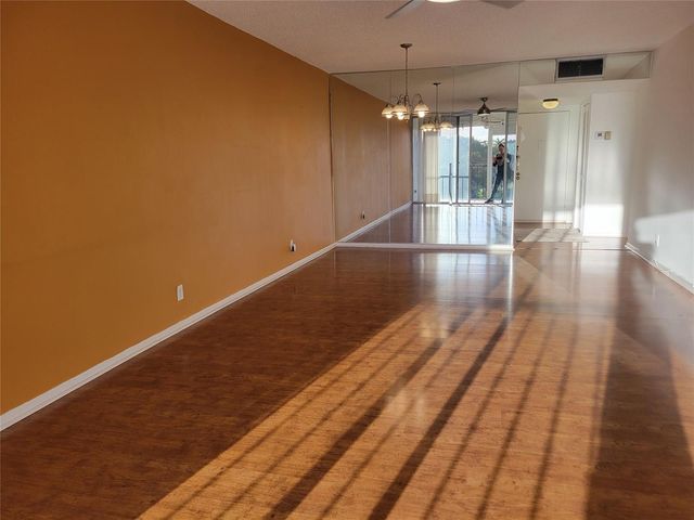 3671 Environ Boulevard 468, Lauderhill, FL 33319