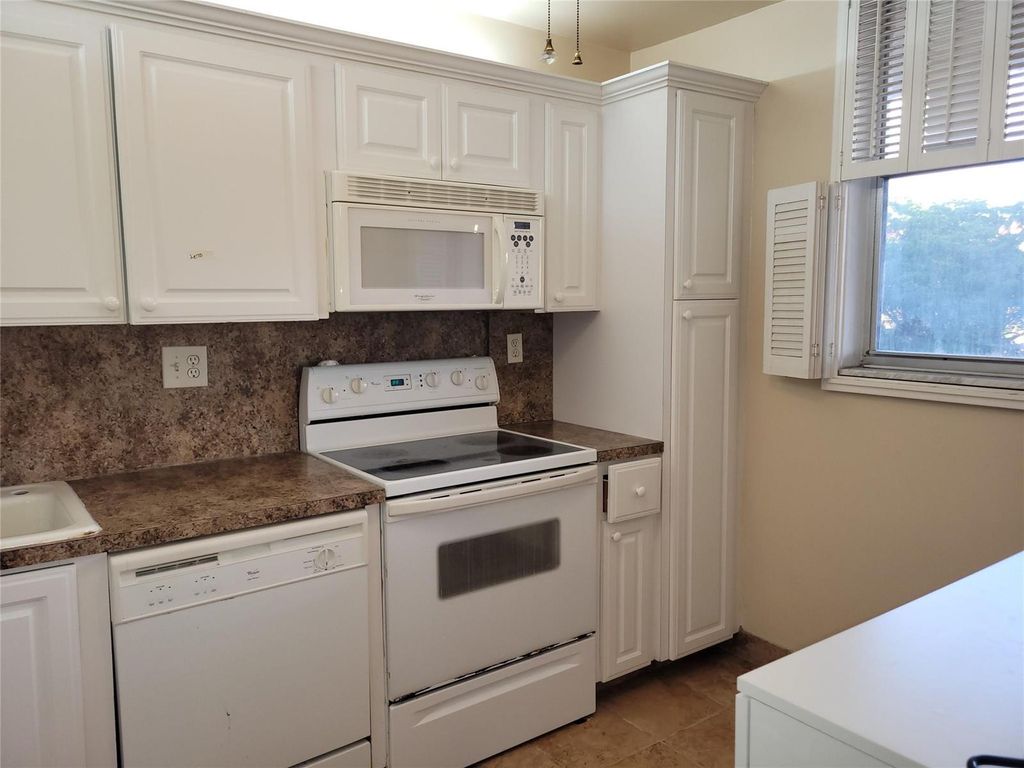 3671 Environ Boulevard 468, Lauderhill, FL 33319