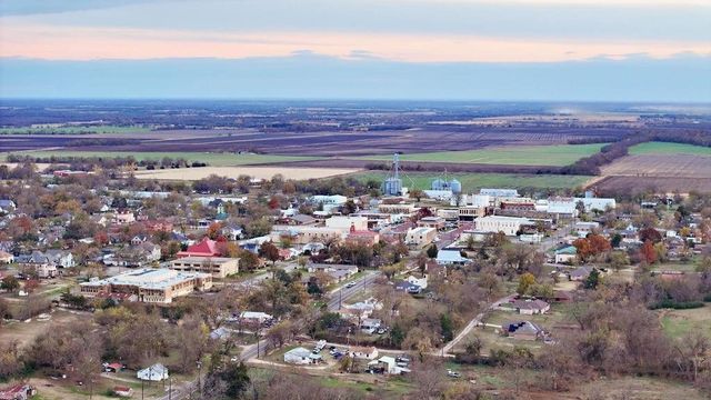 663 6th Street, Honey Grove, TX 75446