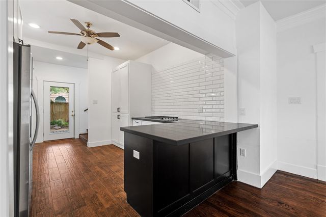 1210 Hawthorne Street, Houston, TX 77006