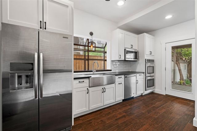 1210 Hawthorne Street, Houston, TX 77006