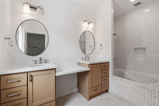 1210 Hawthorne Street, Houston, TX 77006