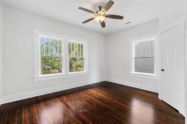 1210 Hawthorne Street, Houston, TX 77006