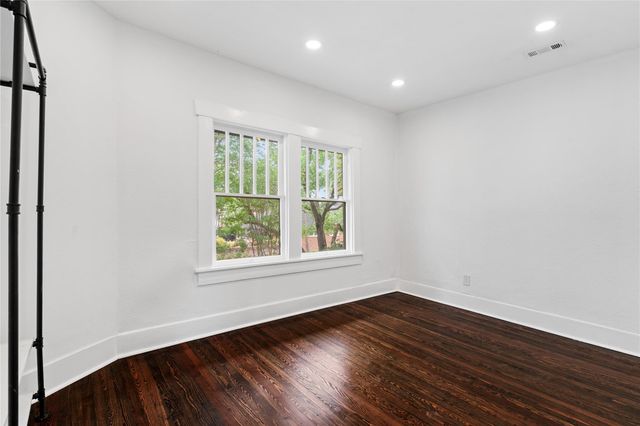 1210 Hawthorne Street, Houston, TX 77006