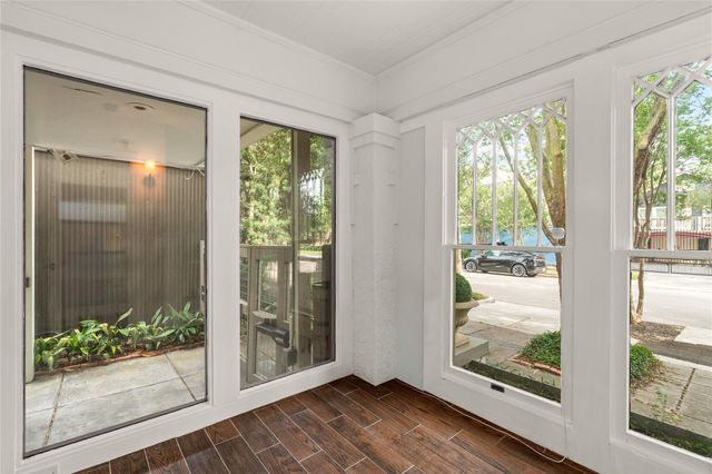 1210 Hawthorne Street, Houston, TX 77006