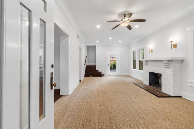 1210 Hawthorne Street, Houston, TX 77006
