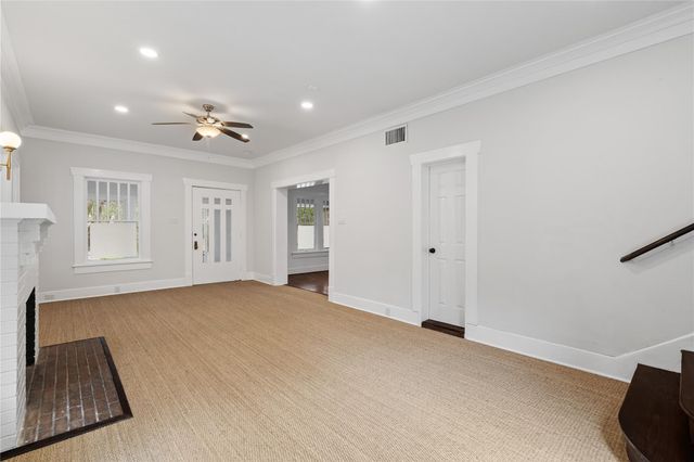 1210 Hawthorne Street, Houston, TX 77006