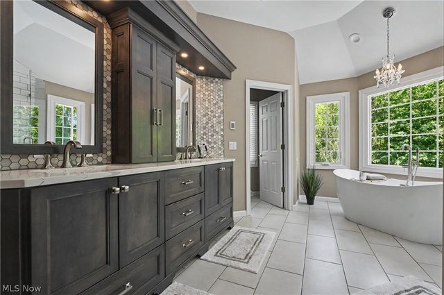 6165 Loch Lomond Court, Solon, OH 44139