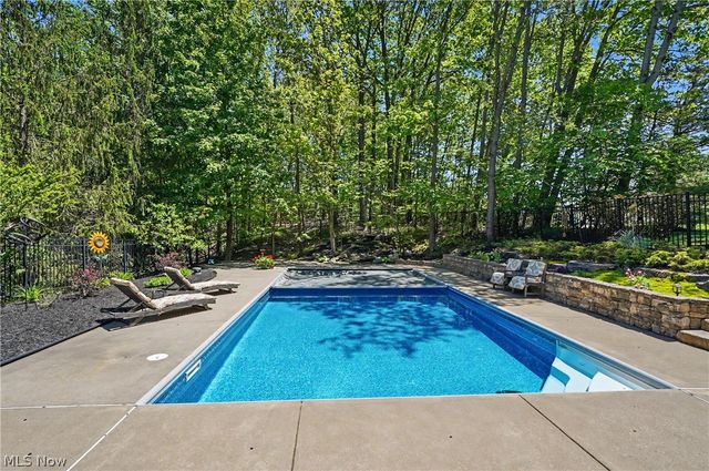 6165 Loch Lomond Court, Solon, OH 44139