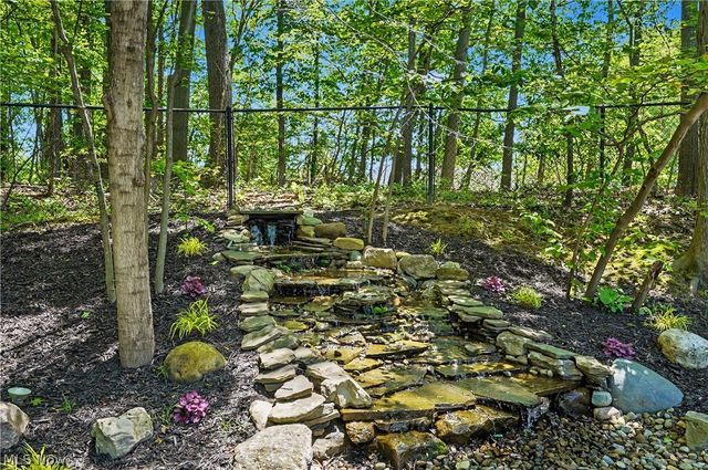 6165 Loch Lomond Court, Solon, OH 44139