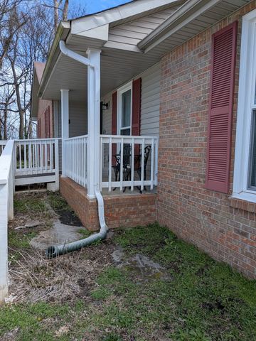 1718 Crestview Dr, Clarksville, TN 37042