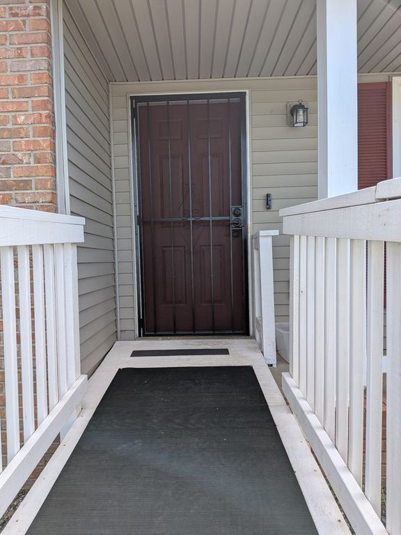 1718 Crestview Dr, Clarksville, TN 37042