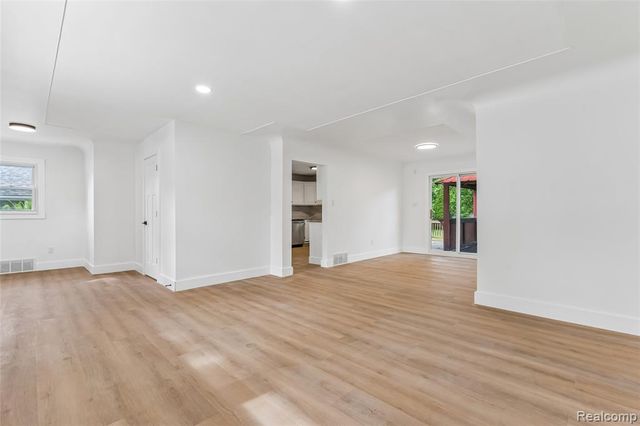 59 N Lynn Avenue, Waterford, MI 48328