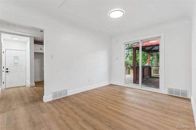 59 N Lynn Avenue, Waterford, MI 48328