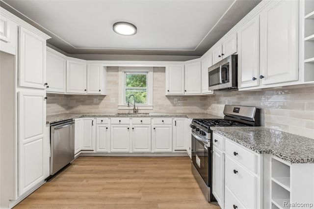 59 N Lynn Avenue, Waterford, MI 48328