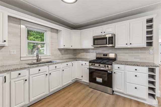 59 N Lynn Avenue, Waterford, MI 48328