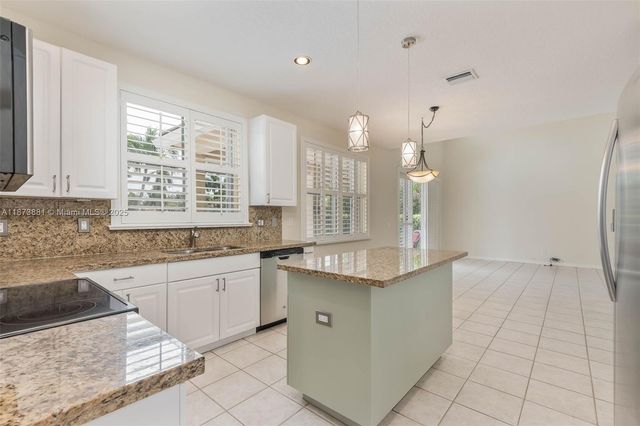 3844 W Falcon Ridge Cir, Weston, FL 33331