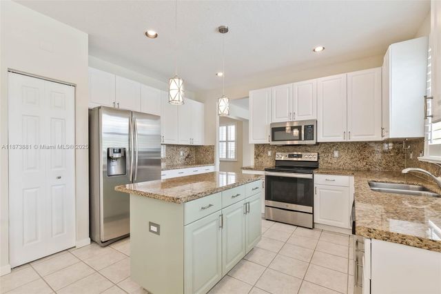 3844 W Falcon Ridge Cir, Weston, FL 33331