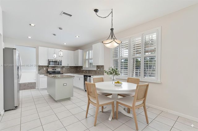 3844 W Falcon Ridge Cir, Weston, FL 33331