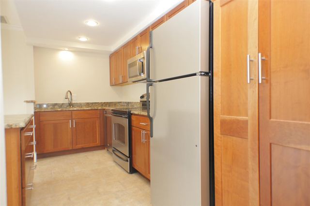 6211 W Northwest Highway G112, Dallas, TX 75225