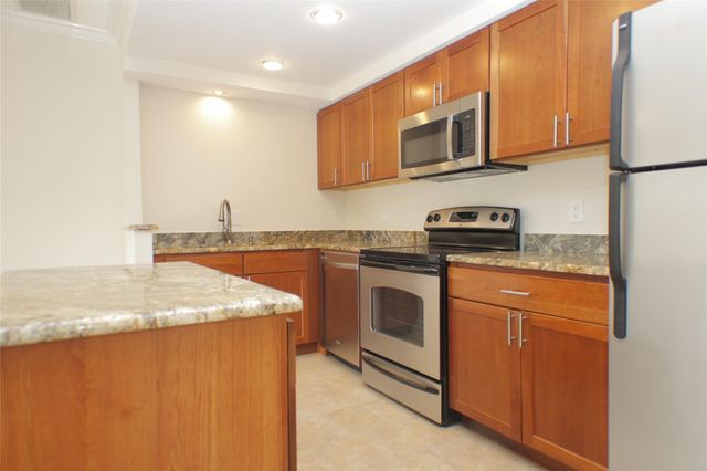 6211 W Northwest Highway G112, Dallas, TX 75225