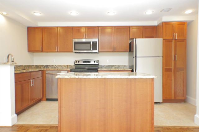 6211 W Northwest Highway G112, Dallas, TX 75225