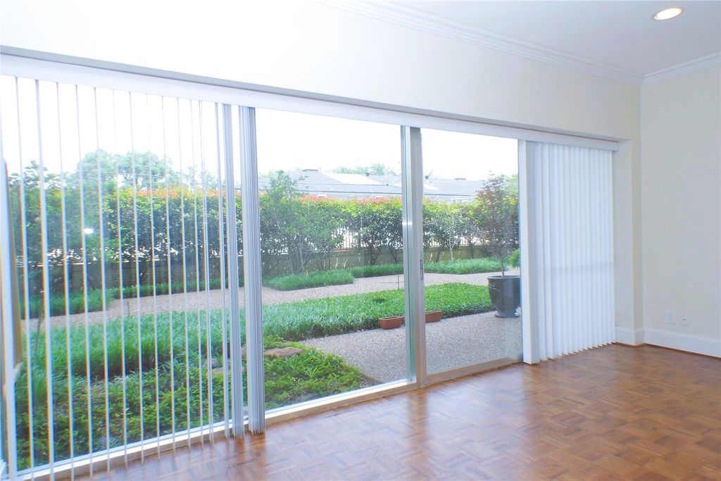 6211 W Northwest Highway G112, Dallas, TX 75225