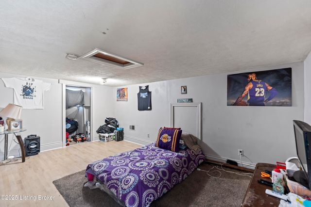2733 Dumesnil St, Louisville, KY 40211
