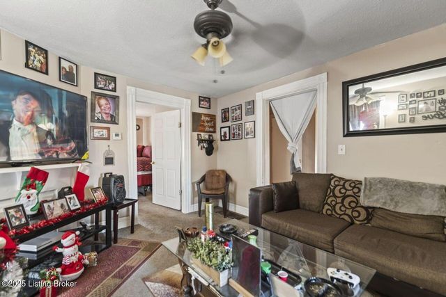 2733 Dumesnil St, Louisville, KY 40211