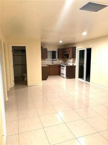 10406 Pace, Los Angeles, CA 90002