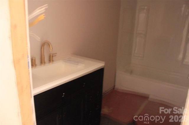 143 W Forest View Lane, Mooresboro, NC 28114