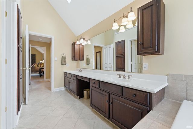5201 W Deerbrook Drive, Muncie, IN 47304