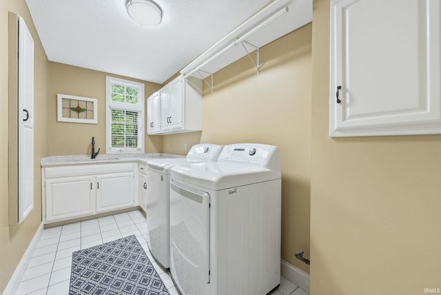 5201 W Deerbrook Drive, Muncie, IN 47304