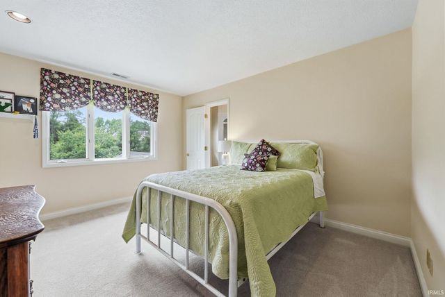 5201 W Deerbrook Drive, Muncie, IN 47304