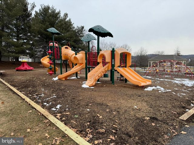 6 HERON DR, Denver, PA 17517