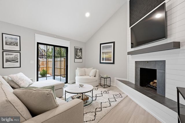 6 HERON DR, Denver, PA 17517