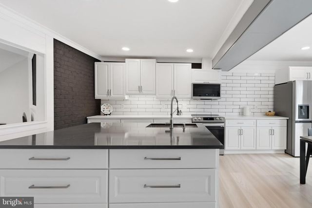 6 HERON DR, Denver, PA 17517