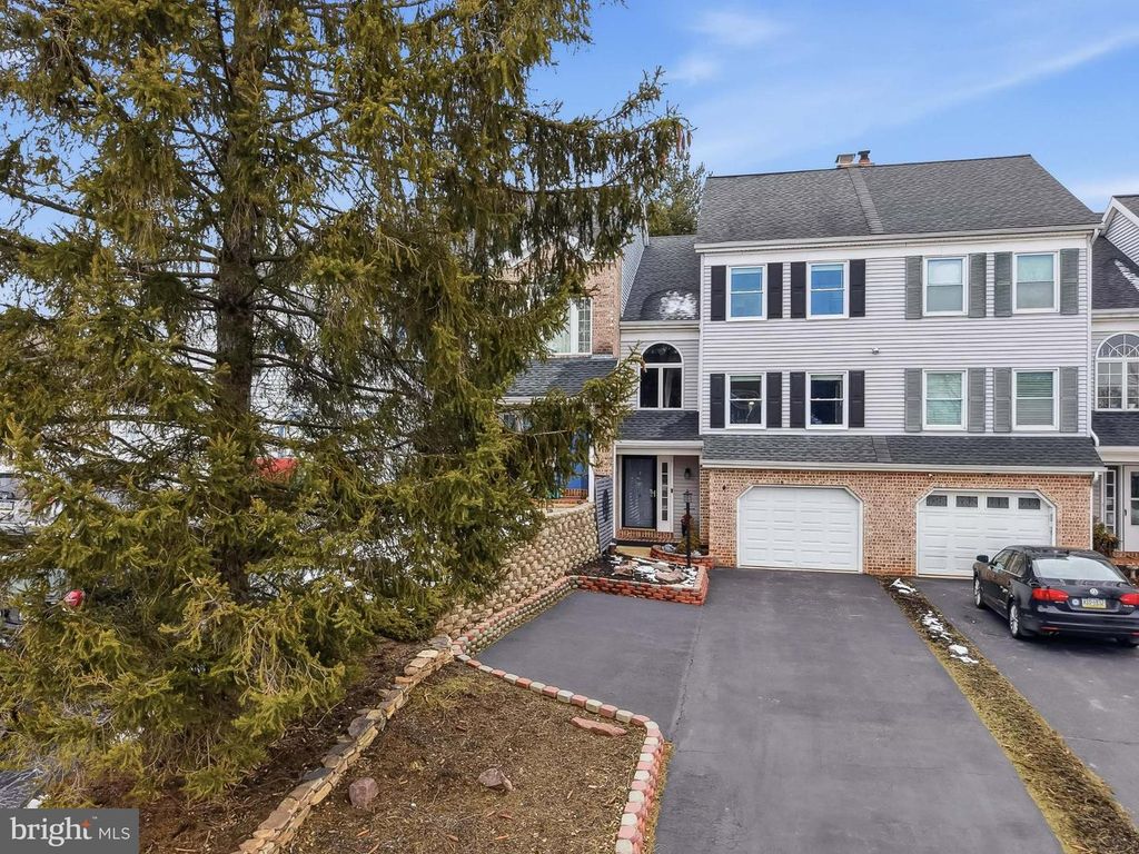 6 HERON DR, Denver, PA 17517