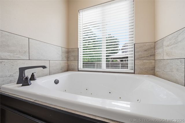 322 E 123rd Court, Jenks, OK 74037