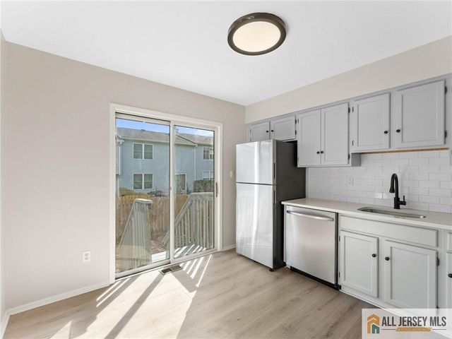 18 Spruce Street 323, Jamesburg, NJ 08831