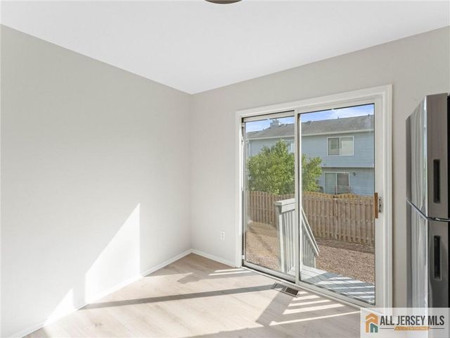 18 Spruce Street 323, Jamesburg, NJ 08831