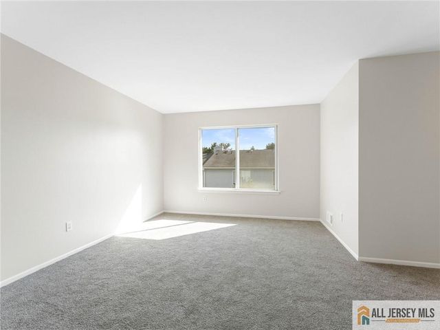 18 Spruce Street 323, Jamesburg, NJ 08831