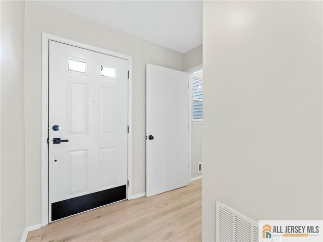 18 Spruce Street 323, Jamesburg, NJ 08831