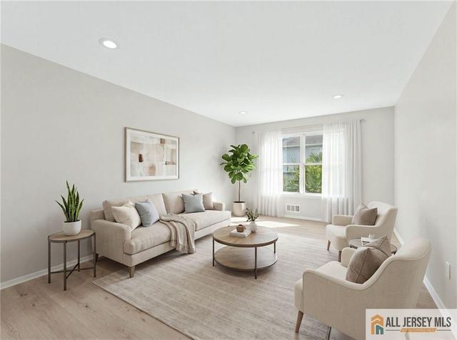 18 Spruce Street 323, Jamesburg, NJ 08831