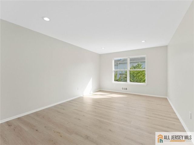18 Spruce Street 323, Jamesburg, NJ 08831