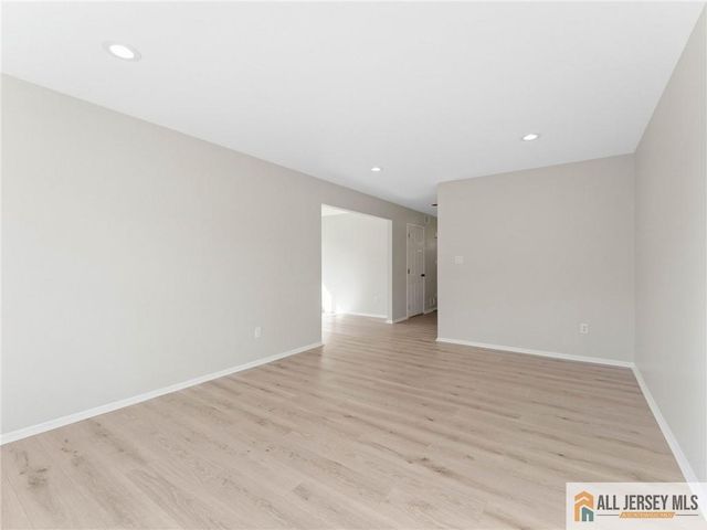 18 Spruce Street 323, Jamesburg, NJ 08831