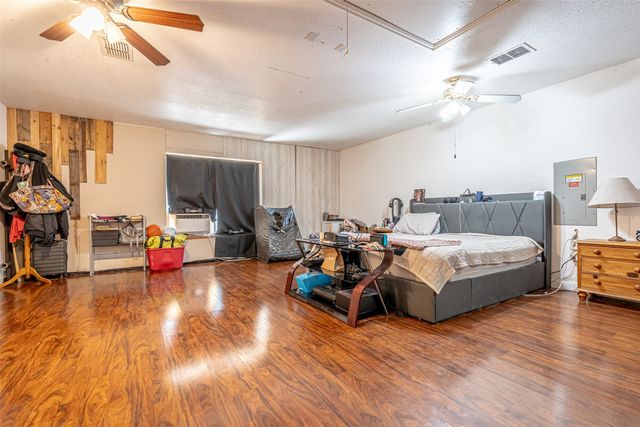 4427 Hunters Glen Court, Granbury, TX 76048